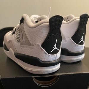 *New In Box *Infant Toddler Retro Jordan 4 shoes
